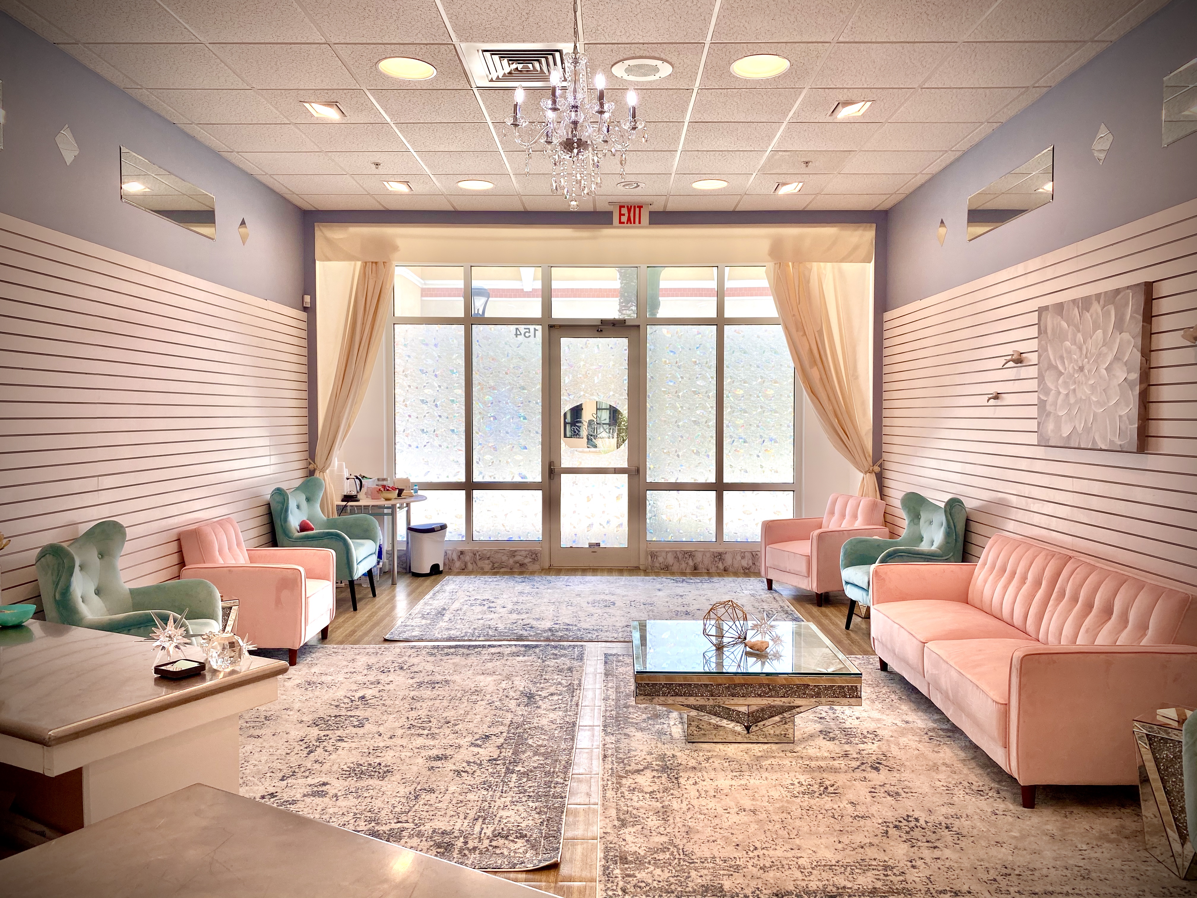 Salon lobby